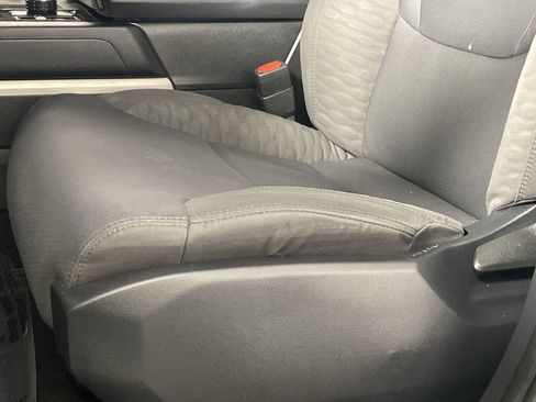 Used 2022 Toyota Tundra SR5 w/ SR5 Convenience Package AWD/4WD image 18