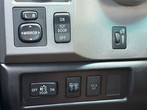 Used 2011 Toyota Tundra 4x4 Double Cab w/ Tow Pkg image 24