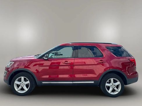 Used 2016 Ford Explorer XLT w/ Equipment Group 202A AWD/4WD image 4