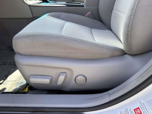 Used 2017 Toyota Camry LE FWD image 10