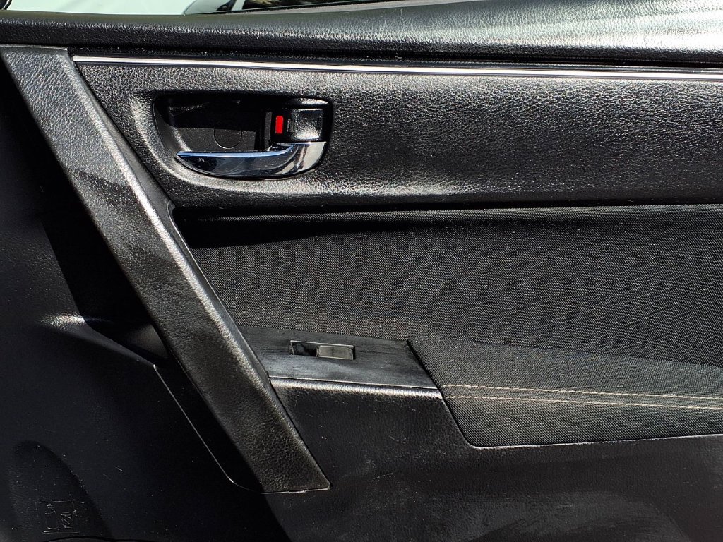 Certified 2018 Toyota Corolla LE FWD image 39
