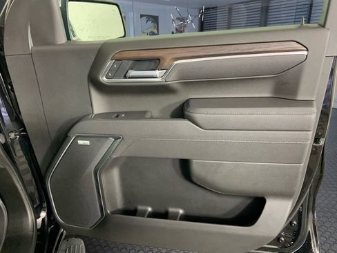 Used 2026 GMC Sierra 1500 SLT AWD/4WD image 14