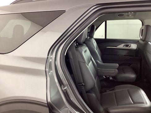 Used 2025 Ford Explorer Active w/ Active Comfort Package image 10