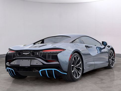 Used 2023 McLaren Artura RWD image 7