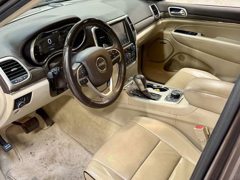 Used 2017 Jeep Grand Cherokee Overland AWD/4WD image 3