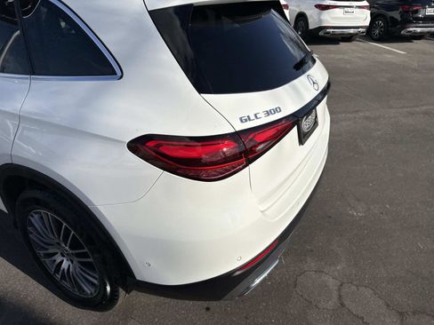 Used 2025 Mercedes-Benz GLC 300 image 11