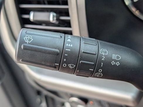 Used 2023 Ford Expedition Max XLT image 25