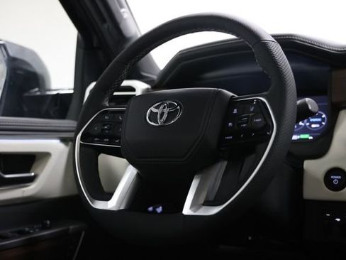 Used 2025 Toyota Sequoia Capstone AWD/4WD image 46
