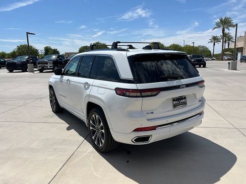 Used 2023 Jeep Grand Cherokee Overland w/ Luxury Tech Group IV AWD/4WD image 9