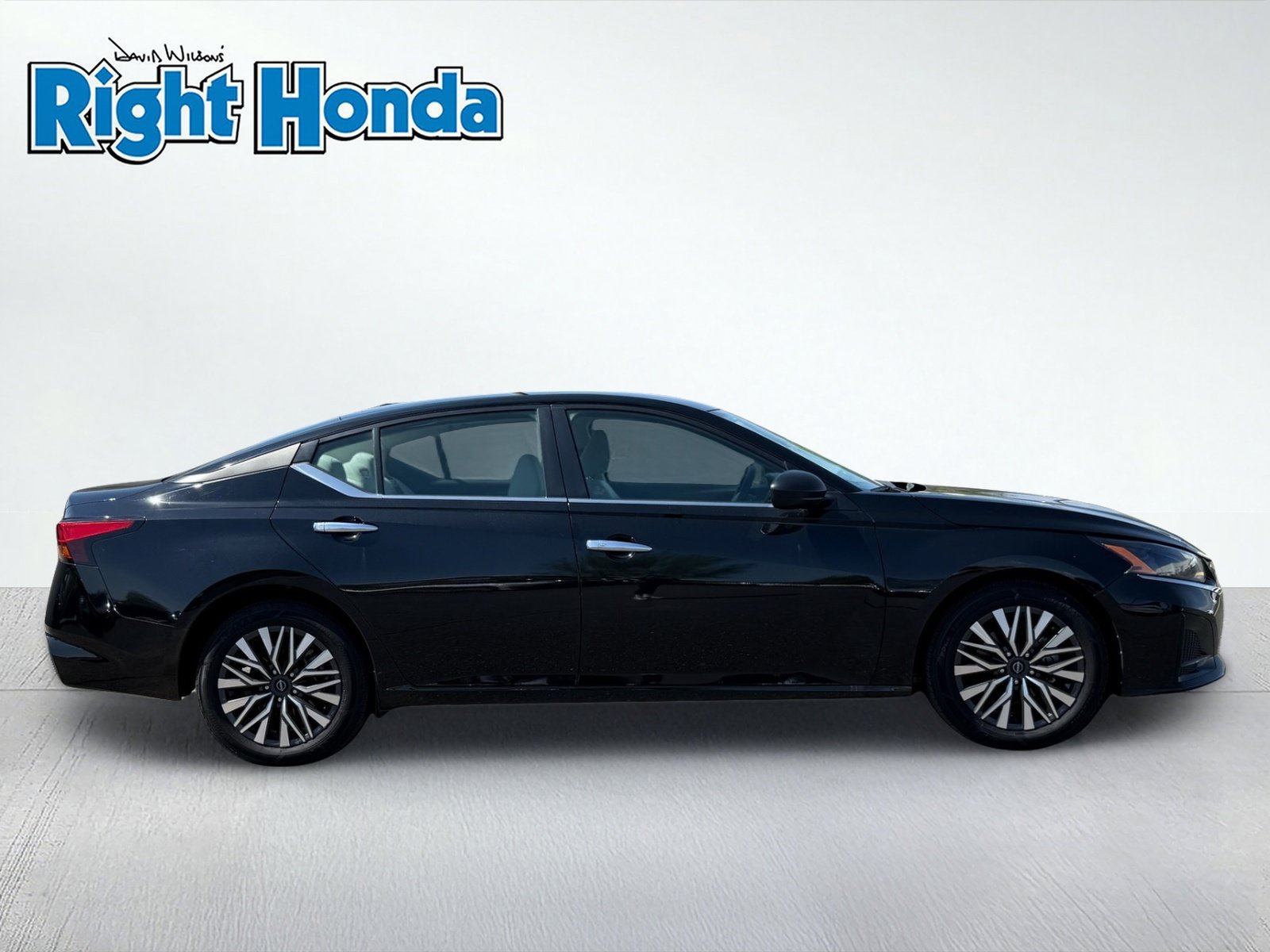 Used 2025 Nissan Altima 2.5 SV FWD image 9