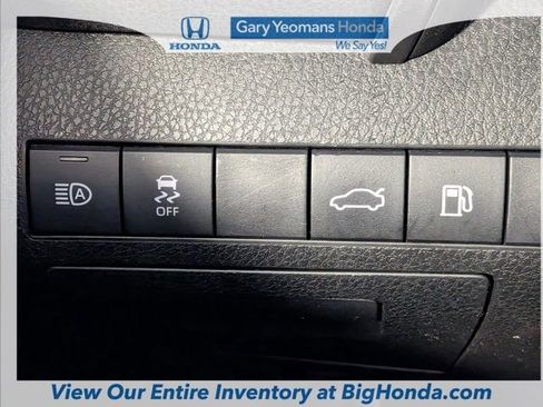 Used 2018 Toyota Camry LE FWD image 23