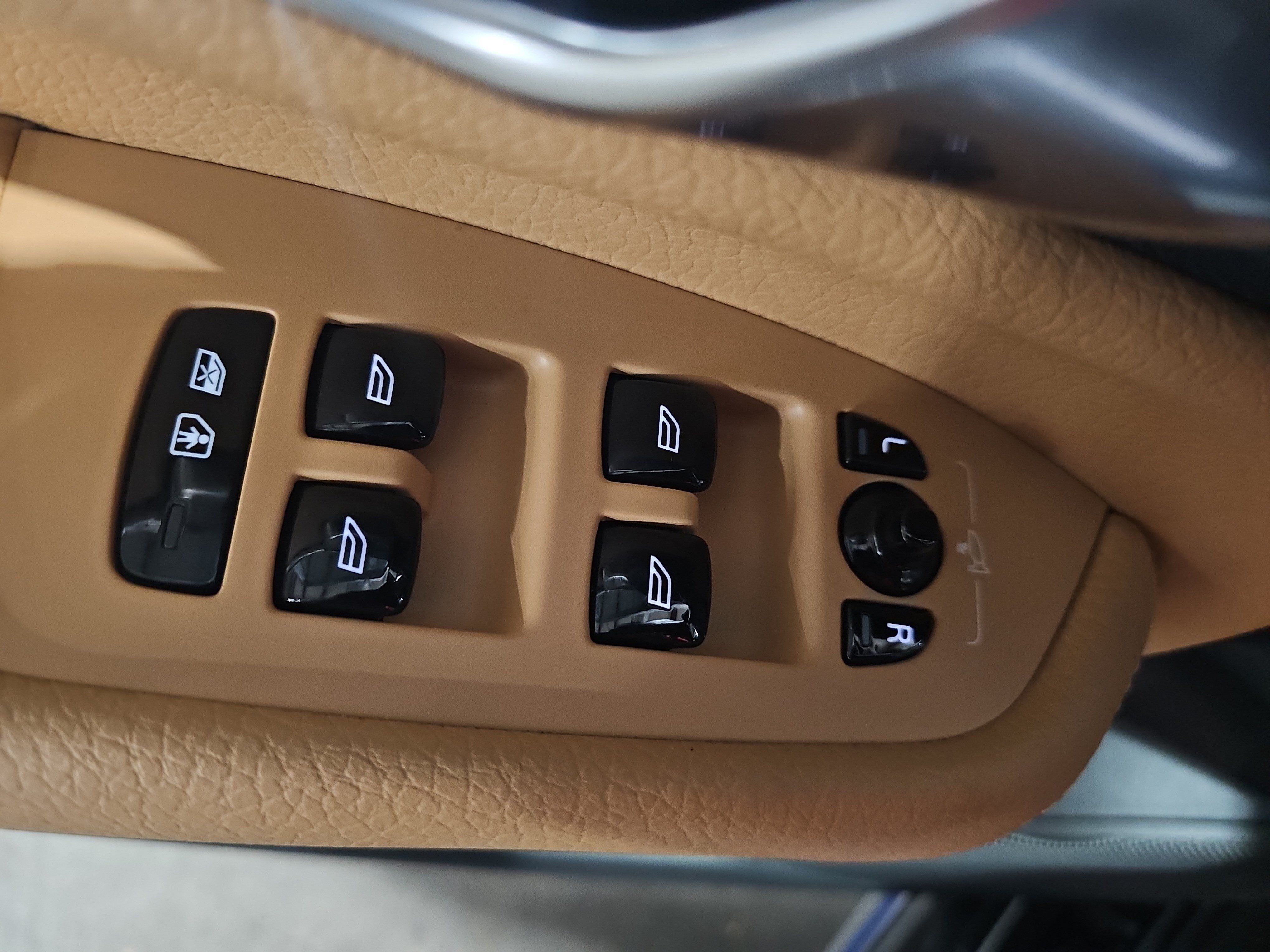 Used 2019 Volvo XC90 T6 Momentum w/ Advanced Package AWD/4WD image 30