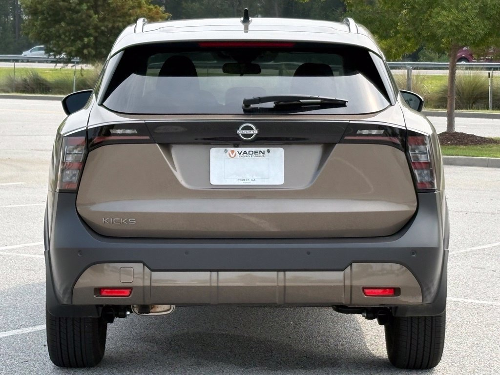 Used 2026 Nissan Kicks SV AWD/4WD image 8