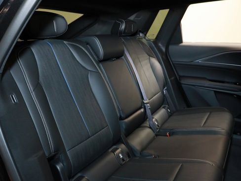 Used 2024 Cadillac Lyriq Luxury image 14