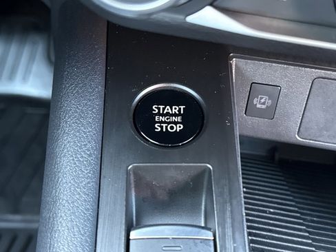 Certified 2025 Nissan Kicks SV image 18