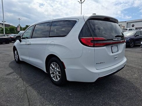 Certified 2023 Chrysler Pacifica Touring-L FWD image 4