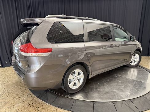 Used 2011 Toyota Sienna LE FWD image 9