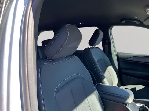 New 2026 Jeep Grand Cherokee Laredo RWD image 17