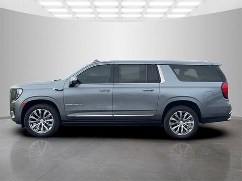 Used 2021 GMC Yukon XL Denali w/ Denali Premium Package image 4