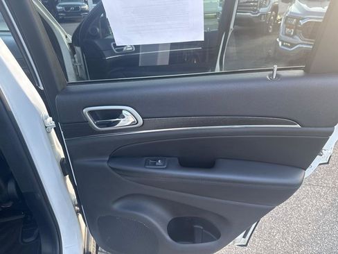 Used 2018 Jeep Grand Cherokee Limited RWD image 18