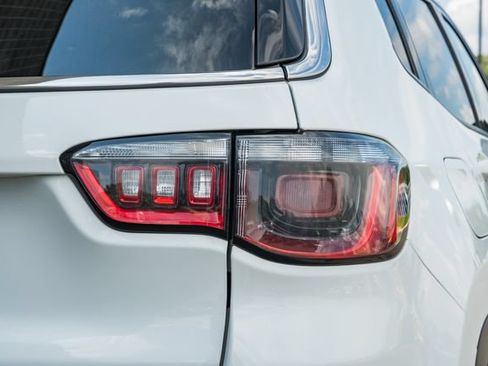 Used 2025 Jeep Compass Limited AWD/4WD image 8