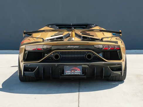 Used 2020 Lamborghini Aventador SVJ AWD/4WD image 11