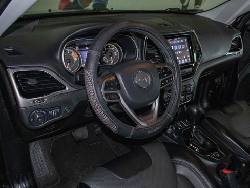 Used 2022 Jeep Cherokee Limited AWD/4WD image 5