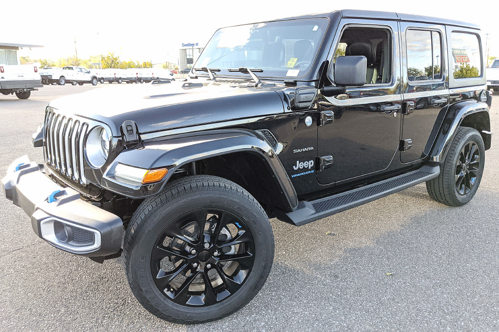 Used 2023 Jeep Wrangler Unlimited Sahara AWD/4WD image 5