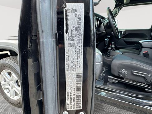 Used 2022 Jeep Wrangler Sport AWD/4WD image 30