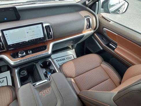 Used 2025 Ford Expedition Max King Ranch image 18