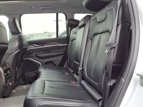 Used 2023 Jeep Grand Cherokee Limited w/ Trailer Tow Prep Group (B) image 8