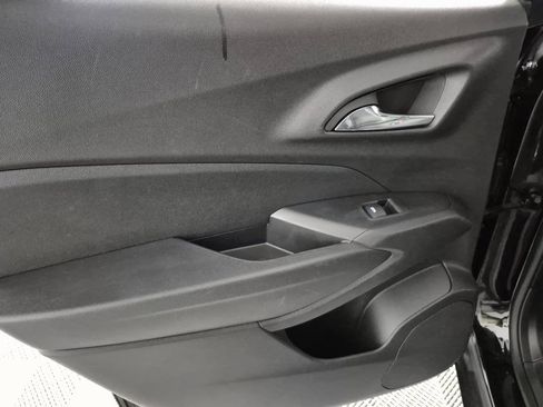 Certified 2025 Chevrolet Trax LT w/ LT Convenience Package image 23