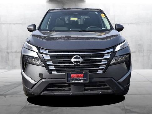 Used 2024 Nissan Rogue SV image 4