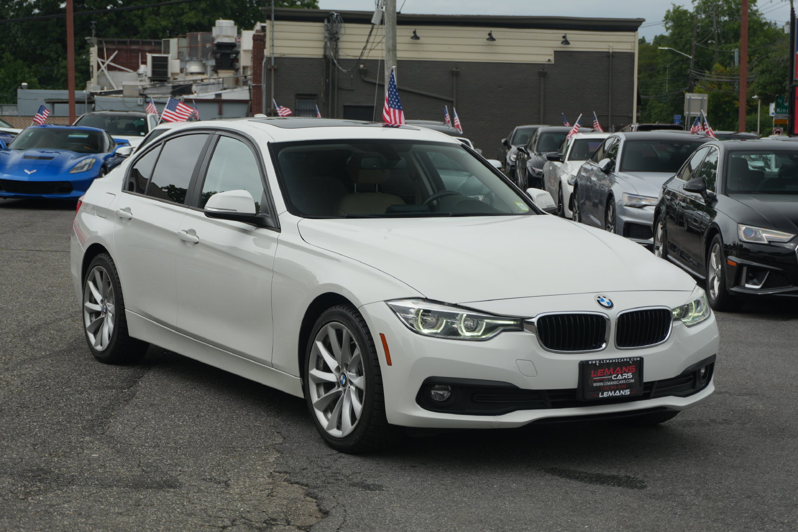 Used 2018 BMW 320i xDrive Sedan w/ Convenience Package AWD/4WD image 3