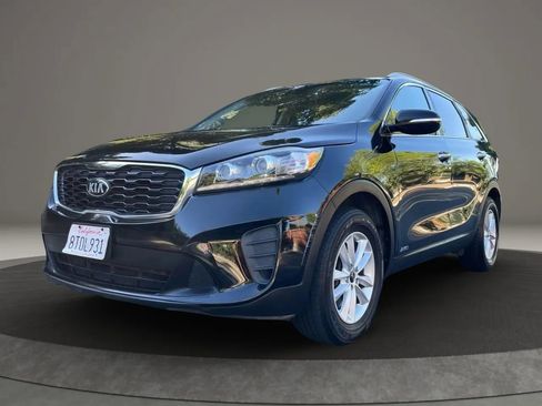 Used 2019 Kia Sorento LX w/ LX Convenience Package image 2