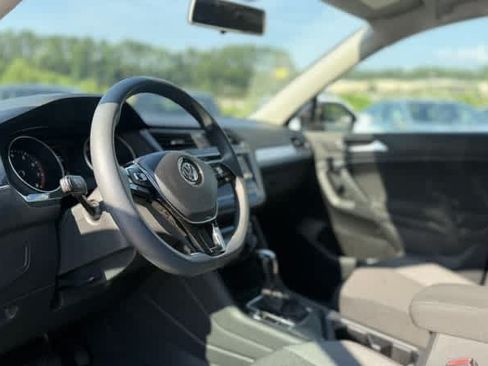 Used 2019 Volkswagen Tiguan S FWD image 11