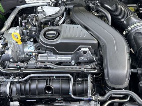 New 2025 Volkswagen Taos SE image 17