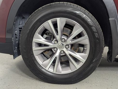 Used 2014 Toyota Highlander XLE AWD/4WD image 9