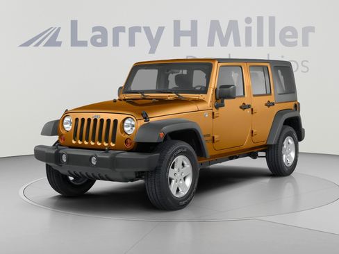 Used 2013 Jeep Wrangler Unlimited Sahara w/ Connectivity Group AWD/4WD image 1