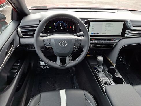 Used 2026 Toyota Camry Hybrid w/ Multimedia Upgrade Package FWD image 11