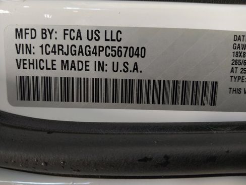 Used 2023 Jeep Grand Cherokee Laredo RWD image 33