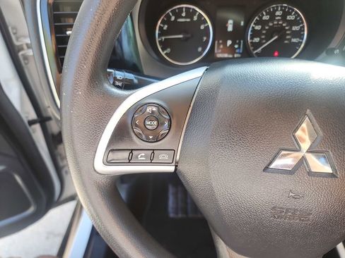 Used 2019 Mitsubishi Outlander ES image 13