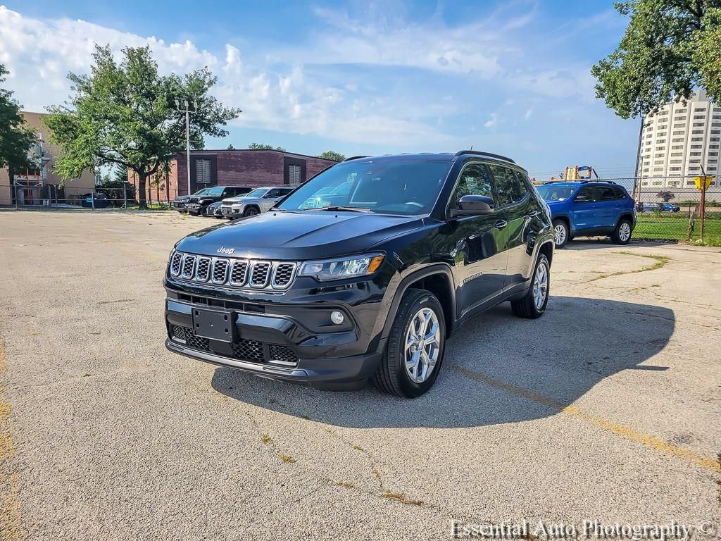 Used 2024 Jeep Compass Latitude AWD/4WD image 9