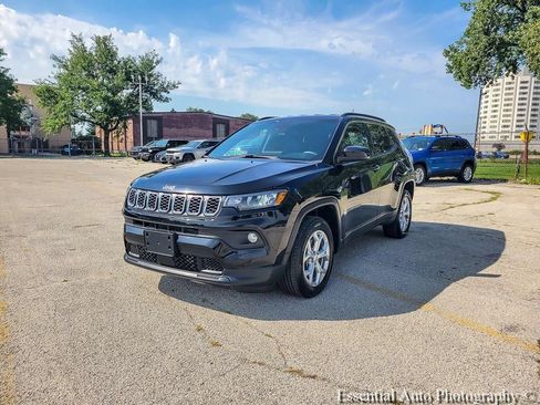 Used 2024 Jeep Compass Latitude AWD/4WD image 9