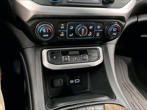 Used 2023 GMC Acadia SLE w/ Driver Convenience Package FWD image 30