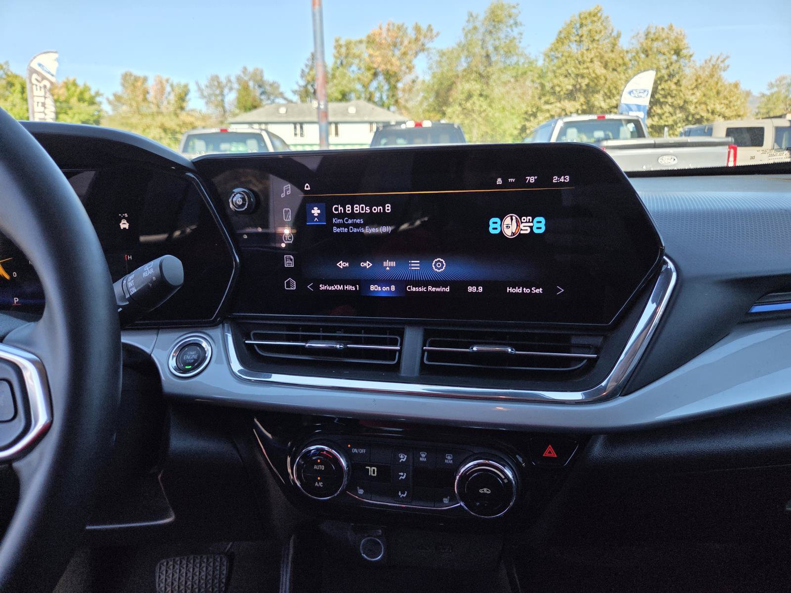 Used 2025 Chevrolet Trax LT w/ LT Convenience Package FWD image 25