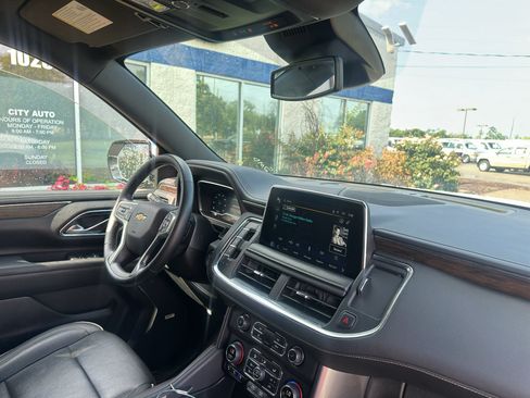 Used 2023 Chevrolet Suburban Premier AWD/4WD image 11