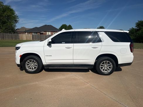 Used 2023 Chevrolet Tahoe LT w/ Luxury Package RWD image 2