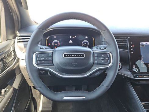 Used 2024 Jeep Wagoneer L Series II w/ Flexible Seating Group image 18