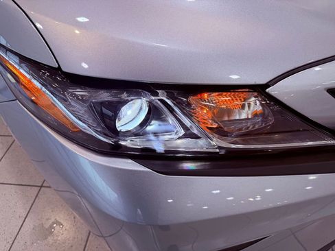 Used 2018 Toyota Camry SE image 12